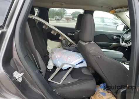 2018 Jeep Cherokee Latitude z USA, uszkodzony, nr VIN 1C4PJMCB5JD502402